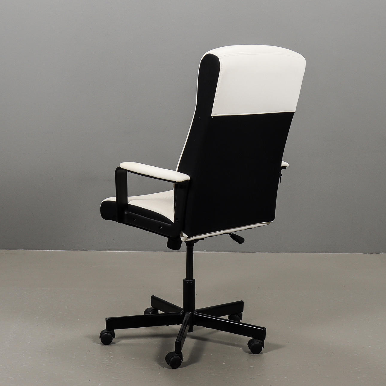 DESK CHAIR Ikea “Millberget”, contemporary manufacture. Furniture 