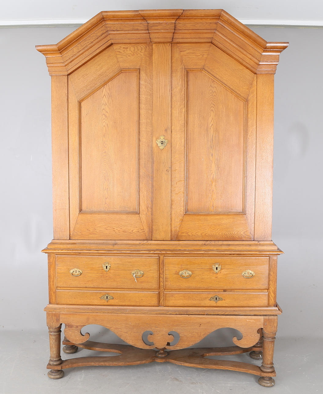 SALSSKÅP, ek, 1900-tal.