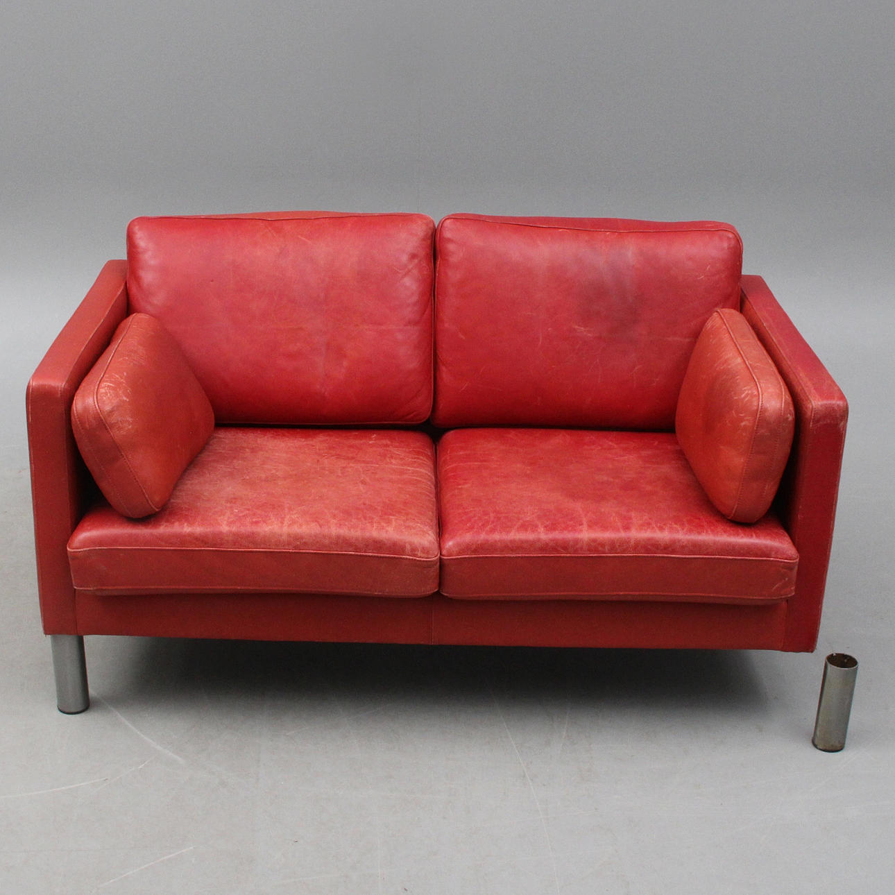 SOFFA, röd skinnklädsel, sent 1900-tal.