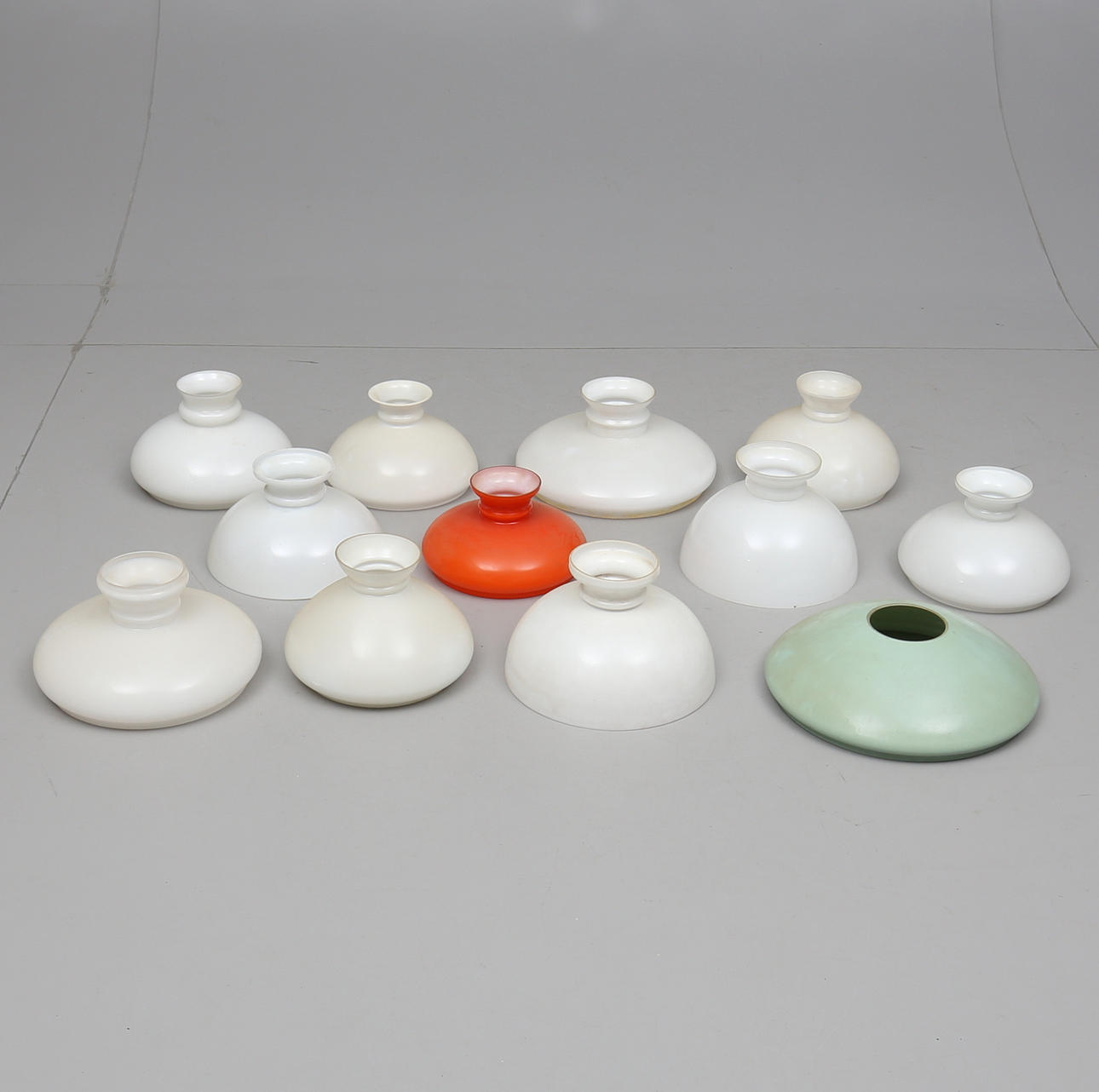 LAMPKUPOR, 12 st, glas, 1800-/1900-tal.