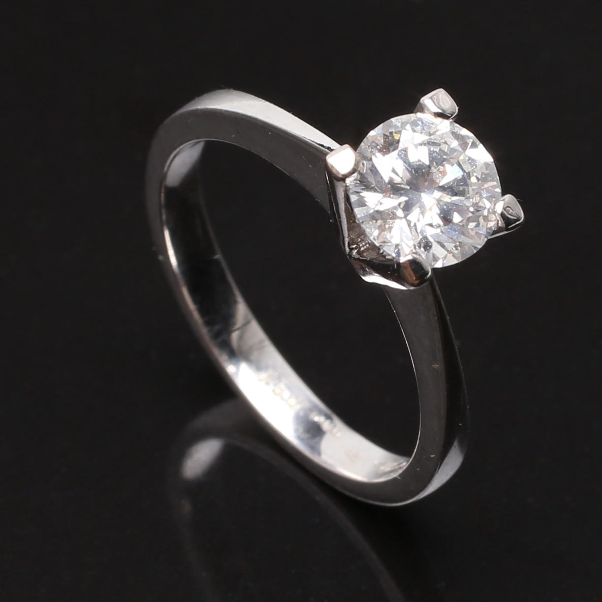 RING, vitguld, 18K med diamant, 1,01 ct.