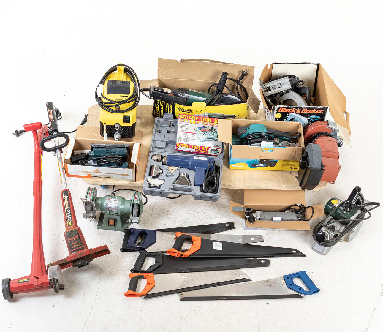 HAND MACHINES/TOOLS, a lot including belt sander, angle grinder ...