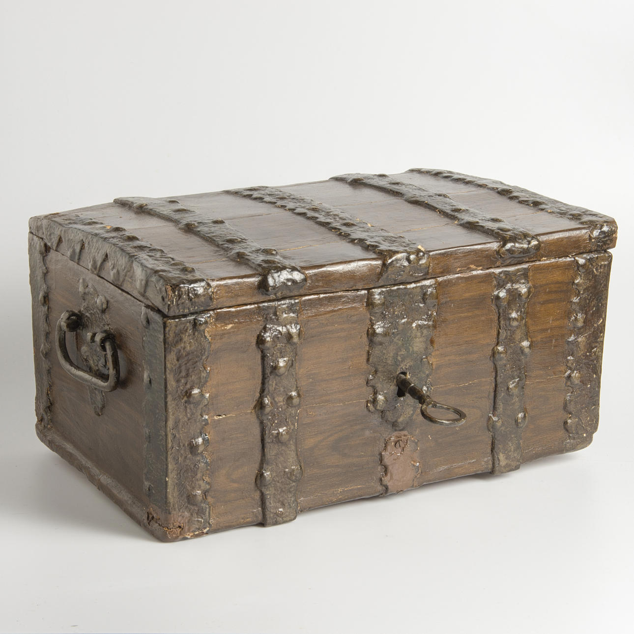 KISTA, liten modell, målad med smidesbeslag, 1700/1800-tal.