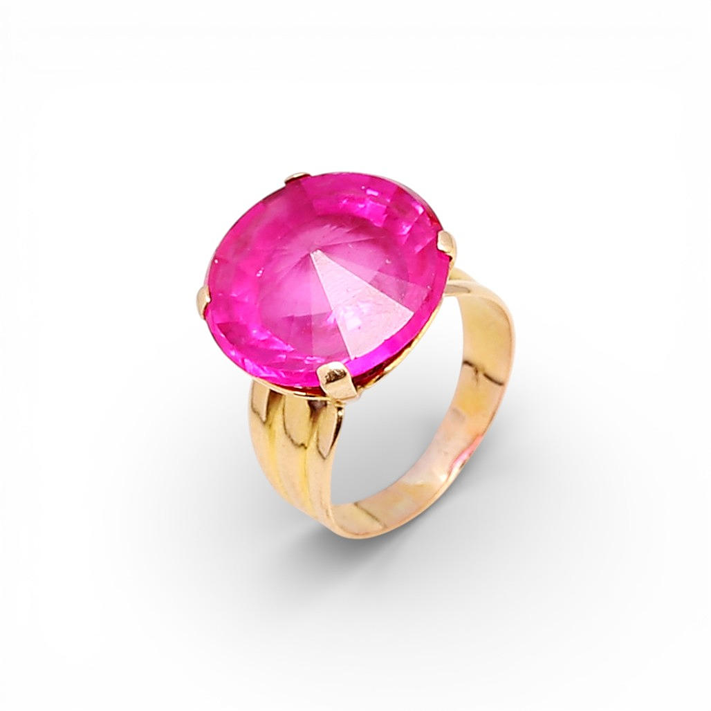 Gold and ruby ring.
