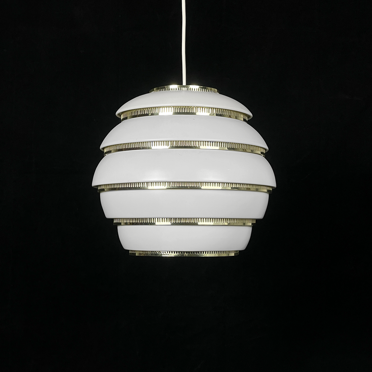 alvar-aalto-taklampa-modell-a331-bikupa-artek-2000-tal