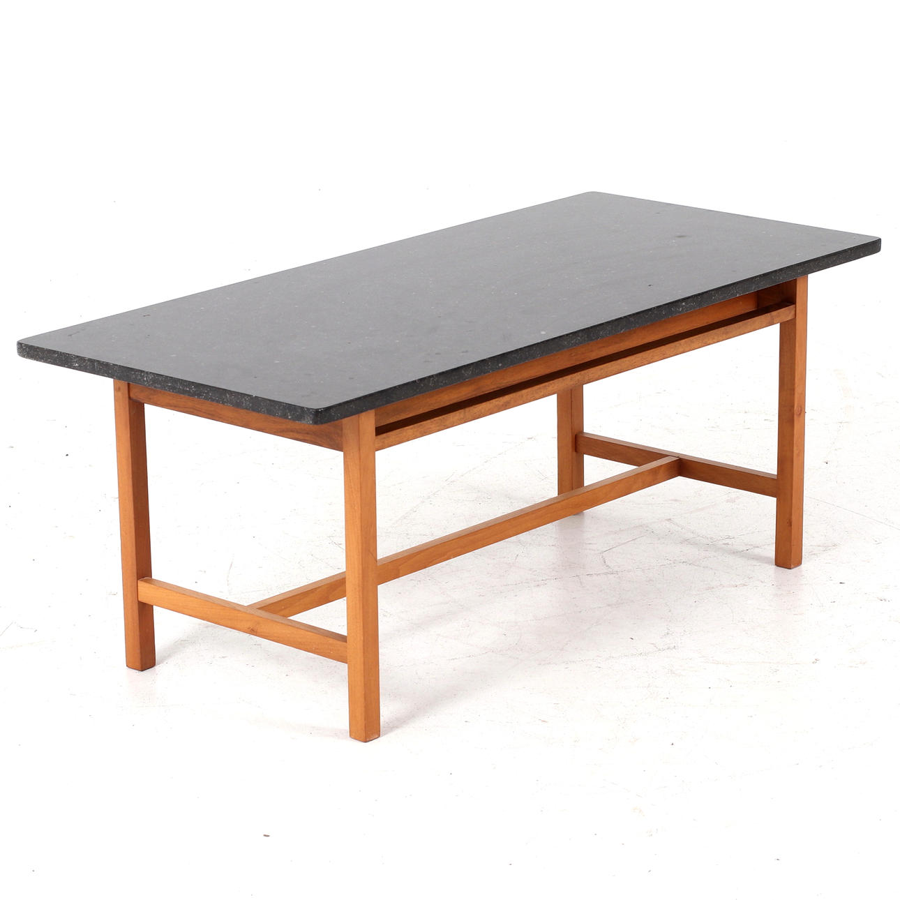 JOSEF FRANK. Soffbord, ljust lövträ, skiva i svart stenskiva, modell 552, formgivet 1935, Firma Svensk Tenn.