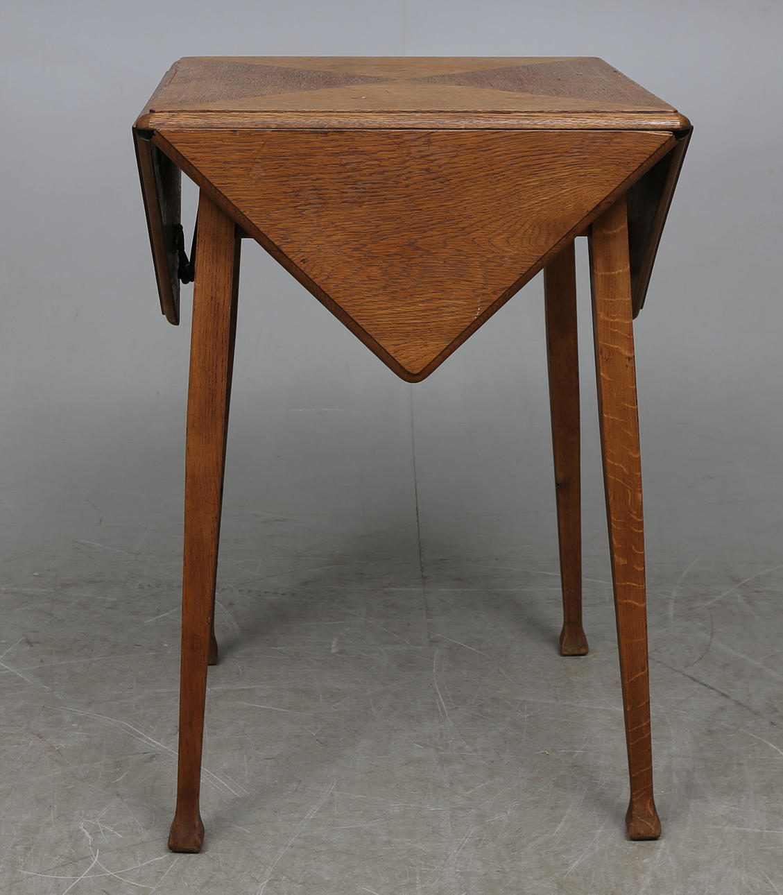 KUVERTBORD, ek, 1900-talets första hälft.