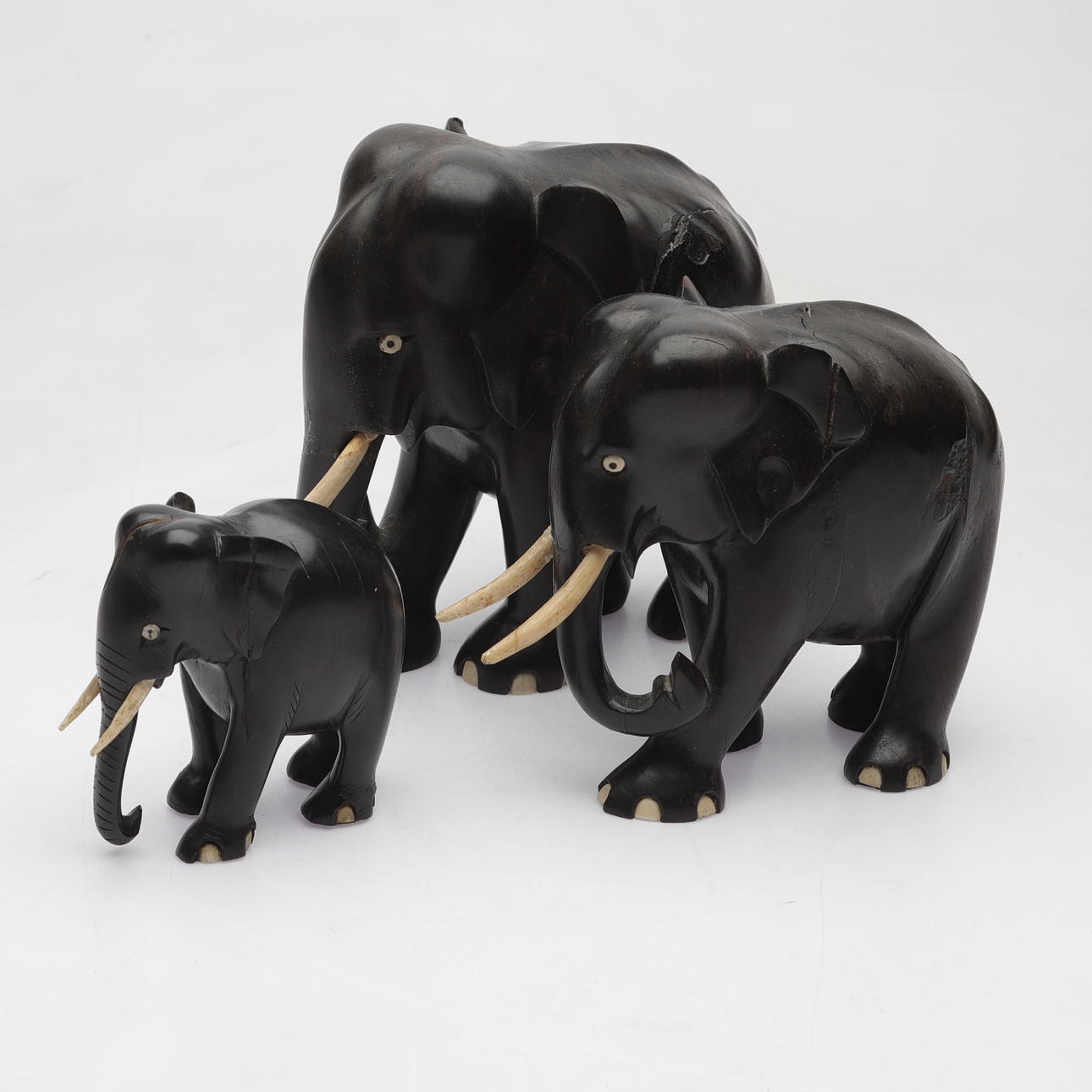 FIGURINER, 3 st, elefanter, ebenholts.