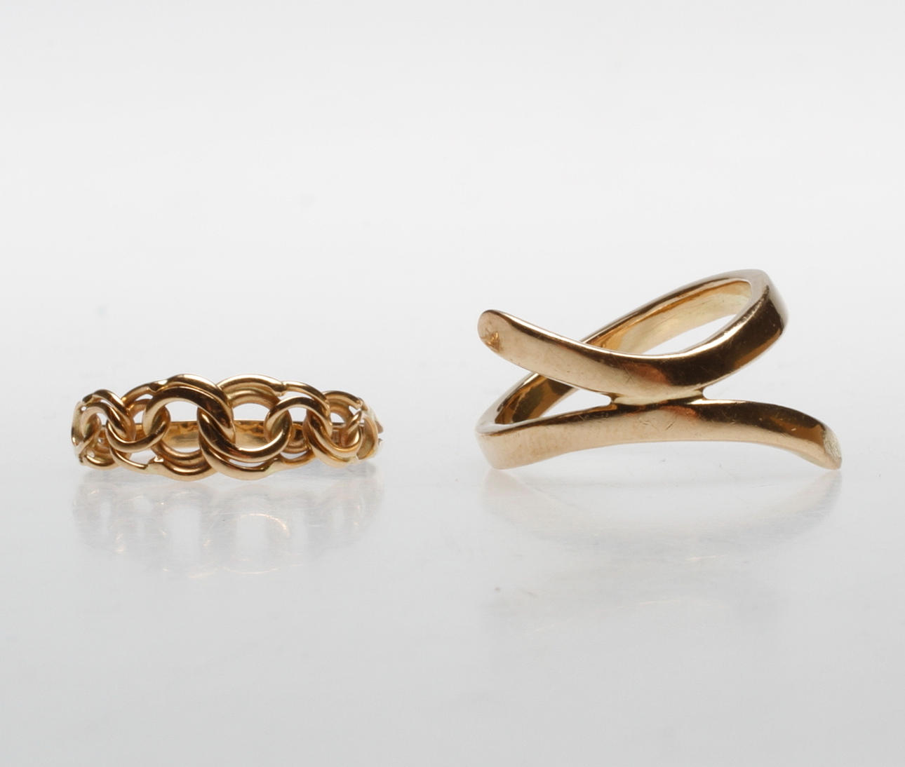 RINGAR, 2 st, 14-18k guld, vikt 6,4 gr.