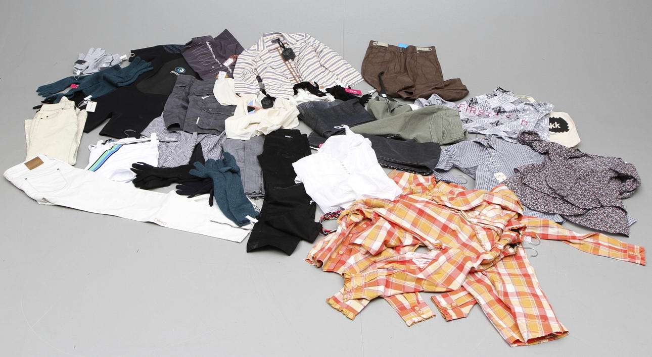 NYA KLÄDER, ca 36 del del, konkursen efter first aid.