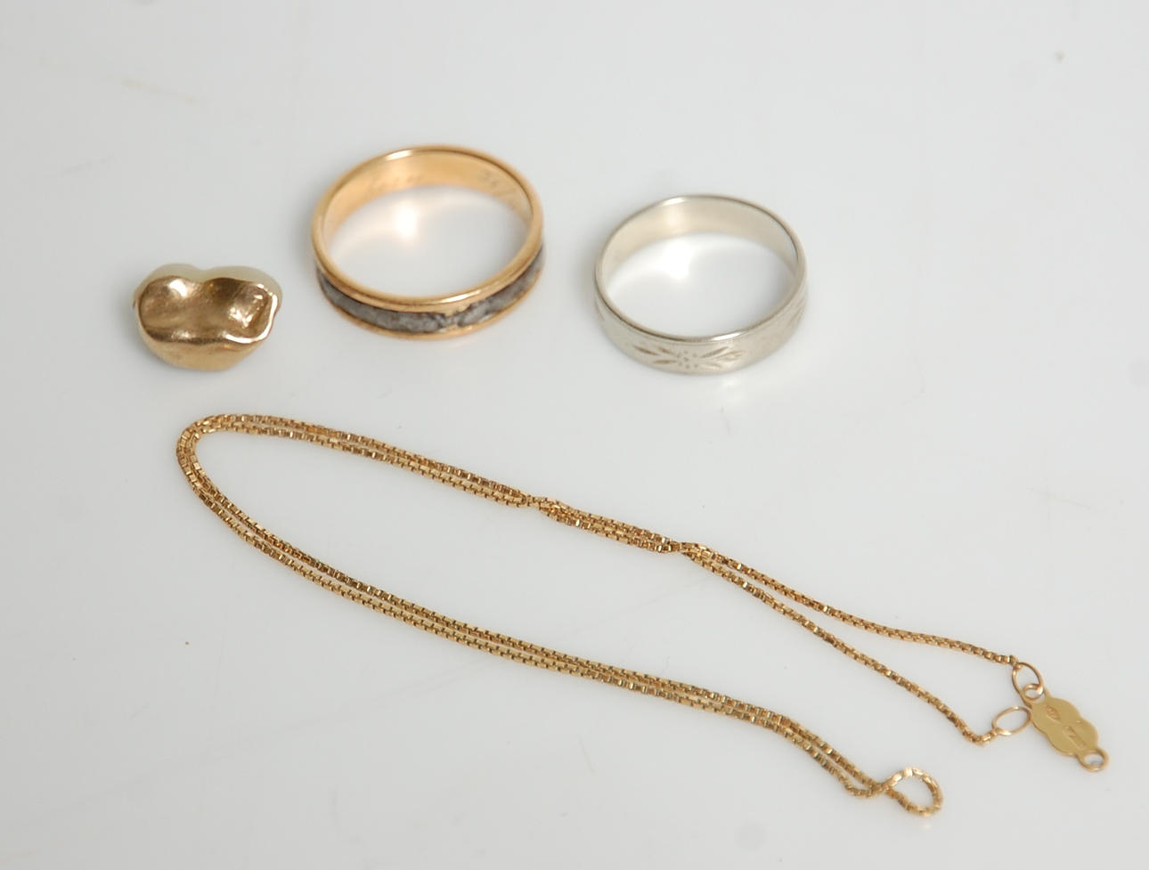 GULD, 4 delar, tot vikt ca 11 g.