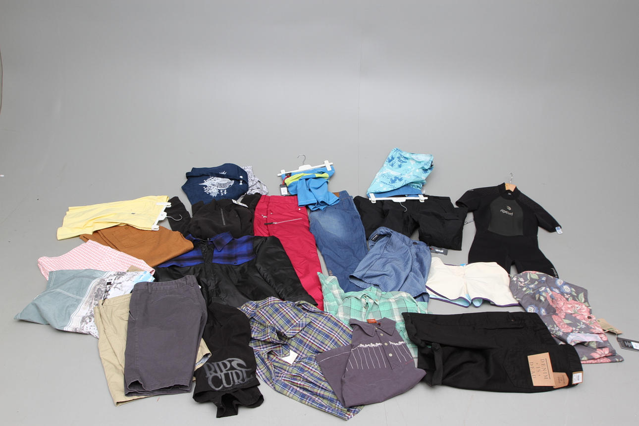 NYA KLÄDER, ca 24 del, konkursen efter first aid.