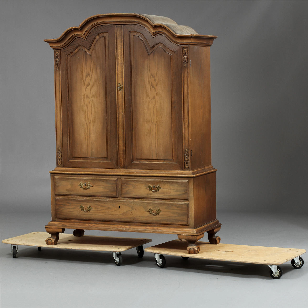 SALSSKÅP, rokokostil, 1900-tal.