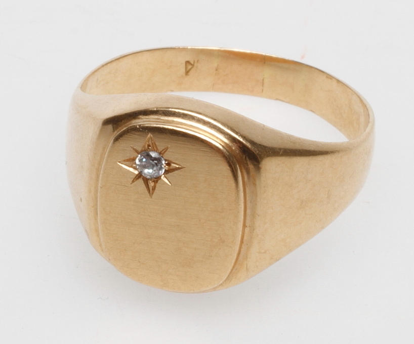 KLACKRING, 18k guld, vikt ca 3,9 gr.