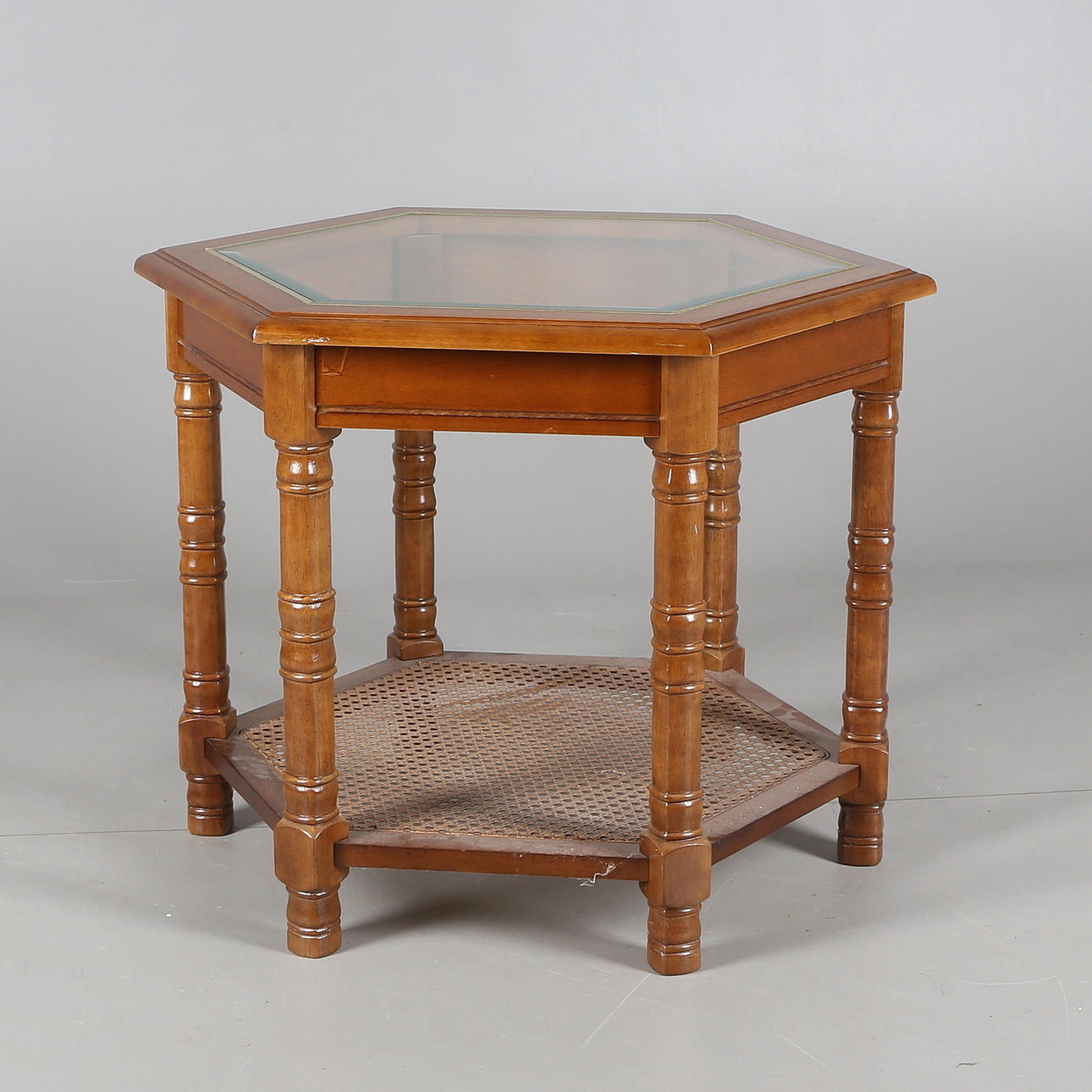 BORD, sexkantigt, glasskiva, rottingunderede, 2000-talet.