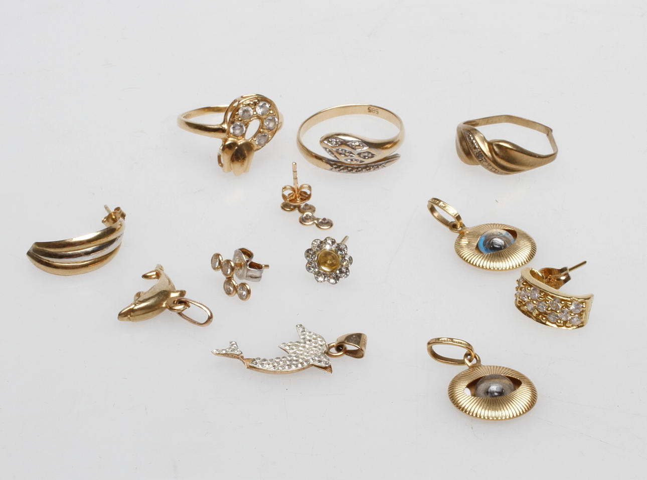 GULDSMYCKEN, 9-14k guld, vikt ca 9,9 gr.