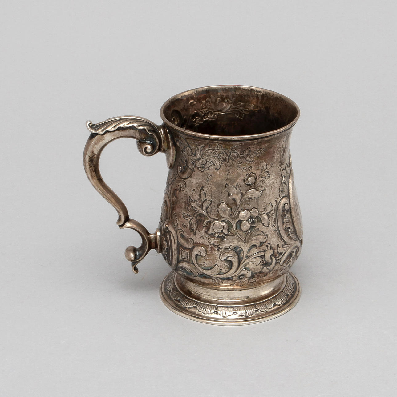 STOP, silver. Troligtvis William Shaw, London 1761-62, ca 415 gram.