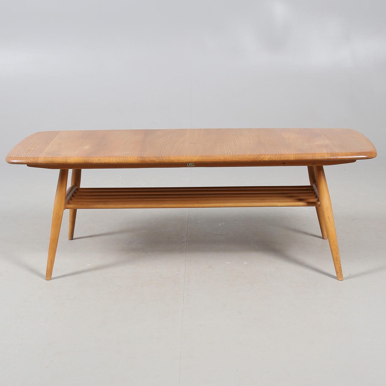 ERCOL - A VINTAGE ELM AND BEECH COFFEE TABLE, MODEL 459.