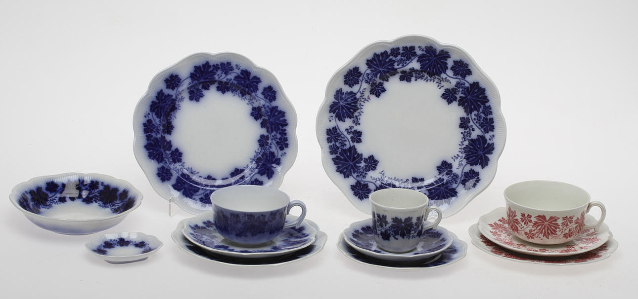 SERVISDELAR, ca 67 delar, porslin, "Vinranka", Arthur Percy, Gefle och Uppsala Ekeby.