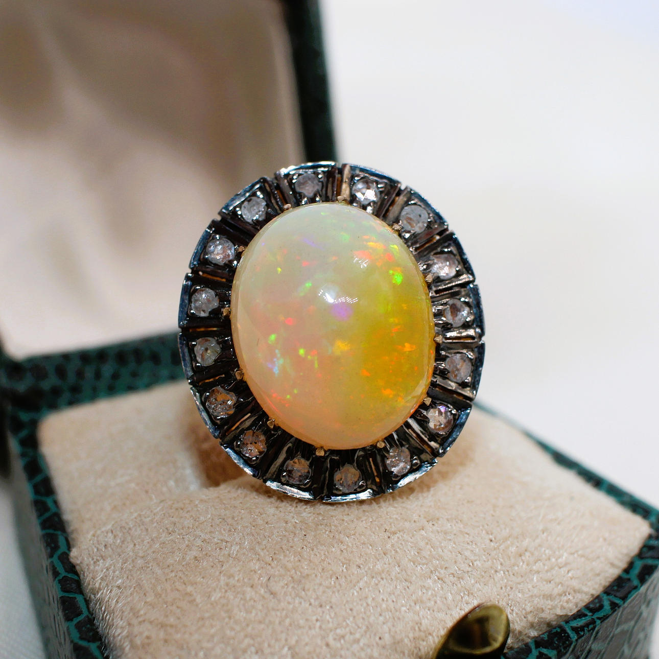OPAL & DIAMOND RING.