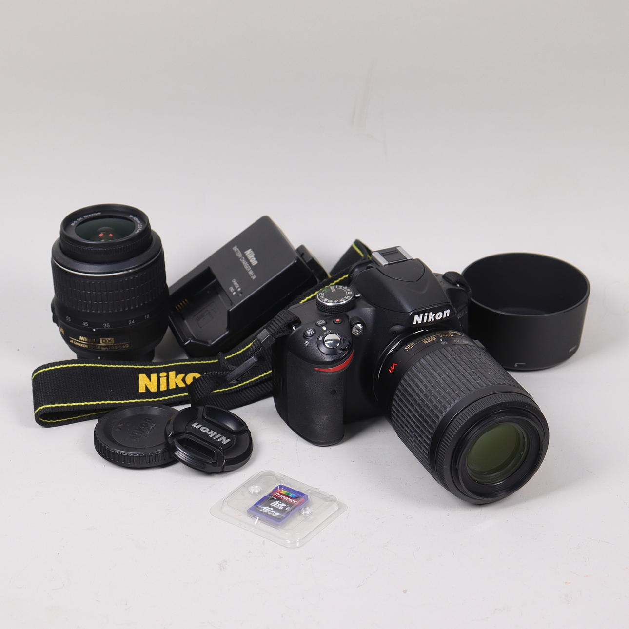 CÁMARA, Nikon D3200, digital, lente 2 mm.