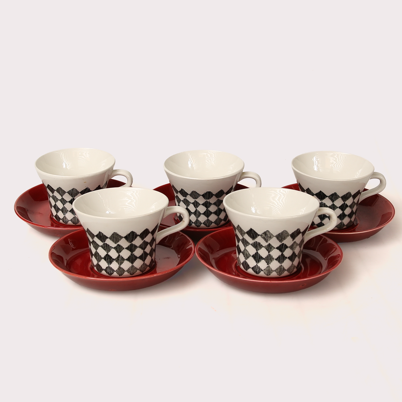 MARIANNE WESTMAN. A set of 5 cups with saucers, Rörstrand, “Red