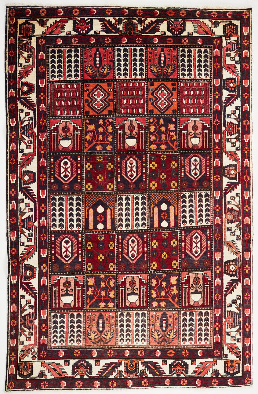 ORIENTTEPPICH. Bachtiari, persisch, alt, ca. 308x202 cm.