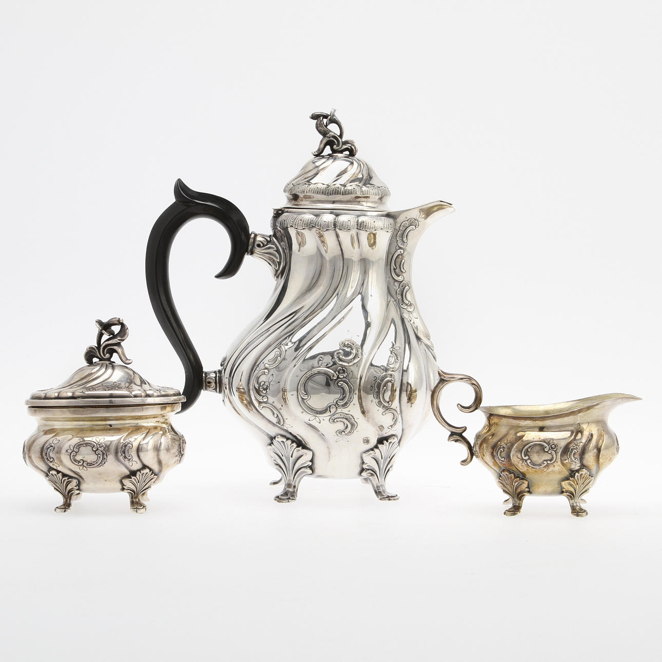 KAFFESERVIS, 3 delar. Silver, rokokostil. CH Hallberg, 1948/1949. Ca 800 gram.