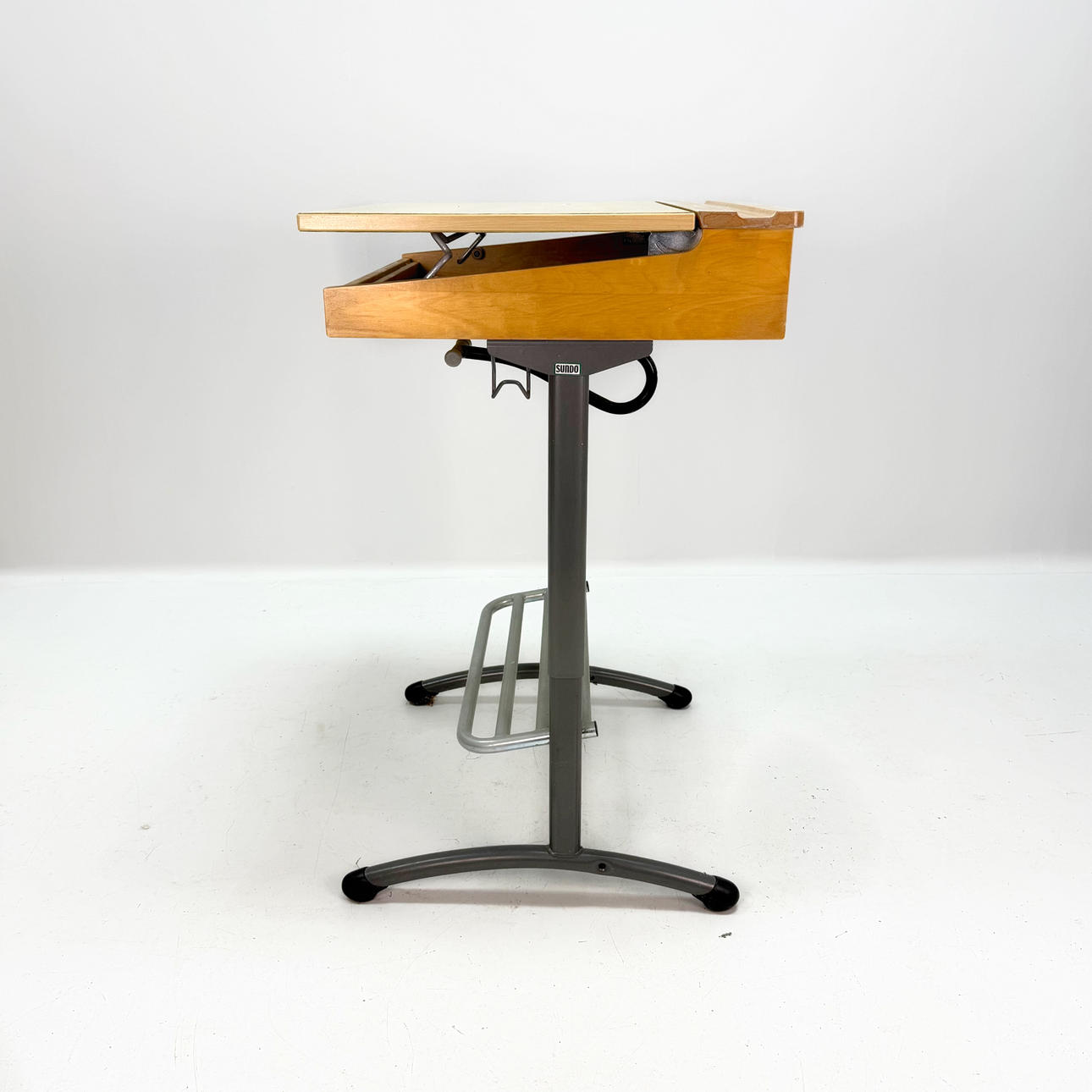 SCHOOL BENCH/WORKBENCH SUNDO, wood, metal, adjustable 2000 pcs.