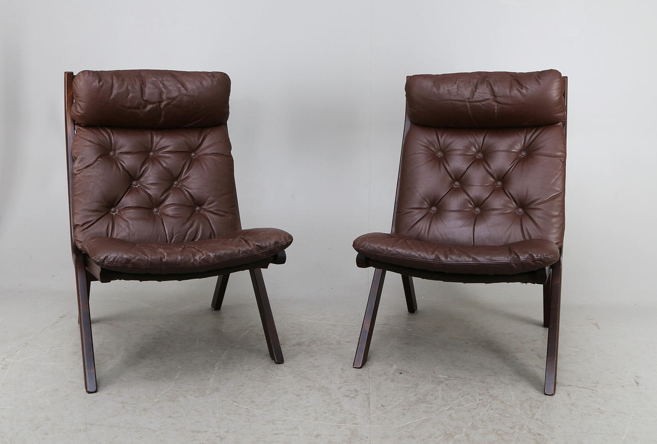 FÅTÖLJER, 1 par, skinn och ädelträ, 1900-talets senare del.