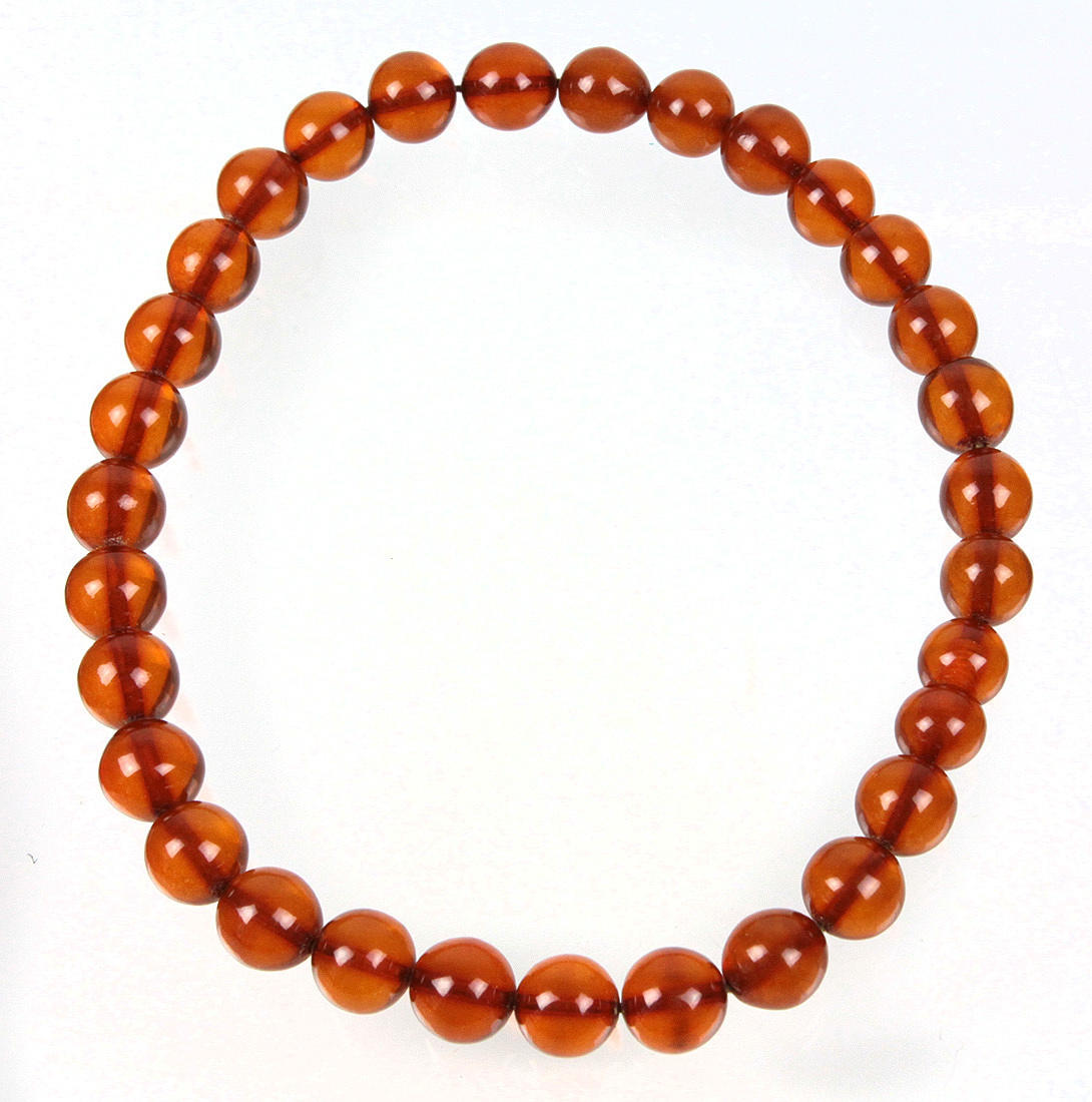 BÄRNSTENSFÄRGAD HALSBAND.