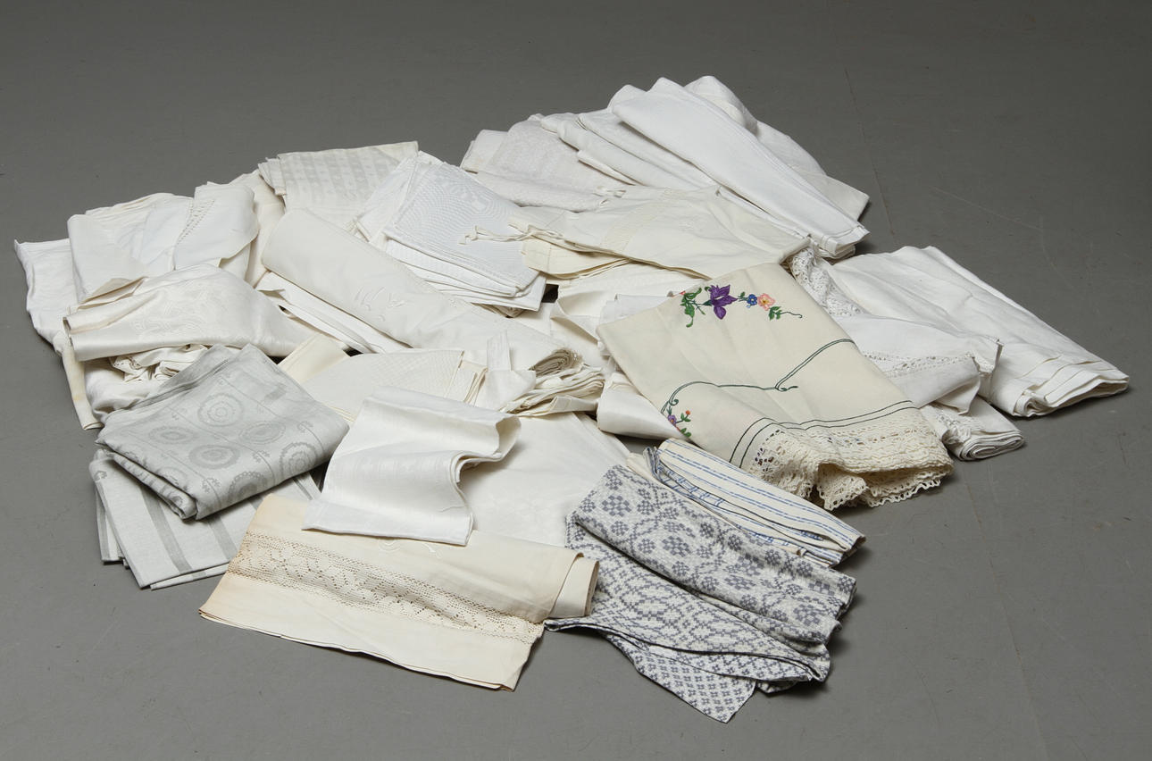 PARTI TEXTIL, mestadels linne.