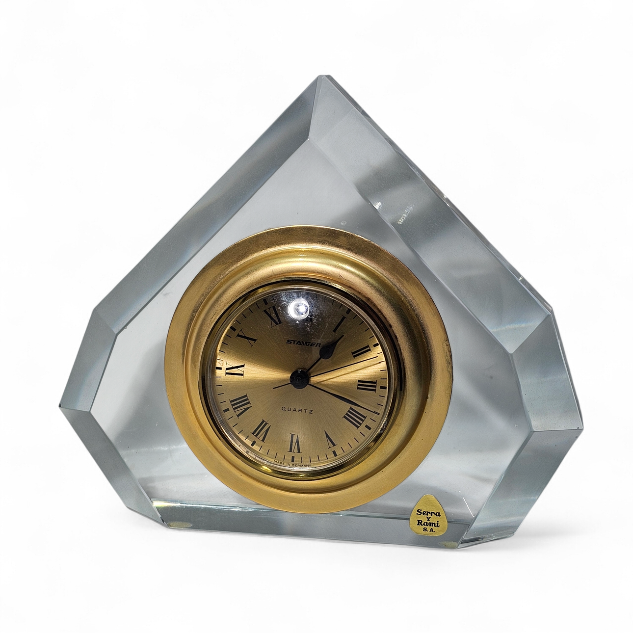 Table clock with quartz crystal mechanism.