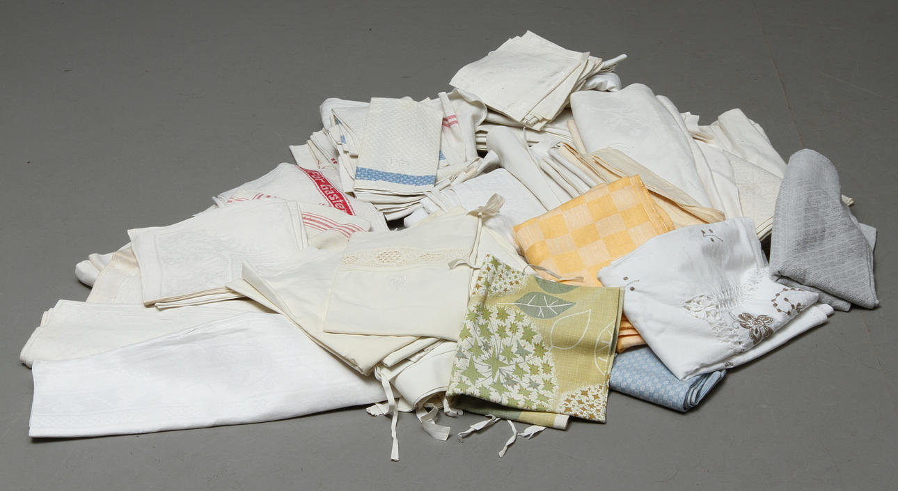 PARTI TEXTIL, mestadels linne.