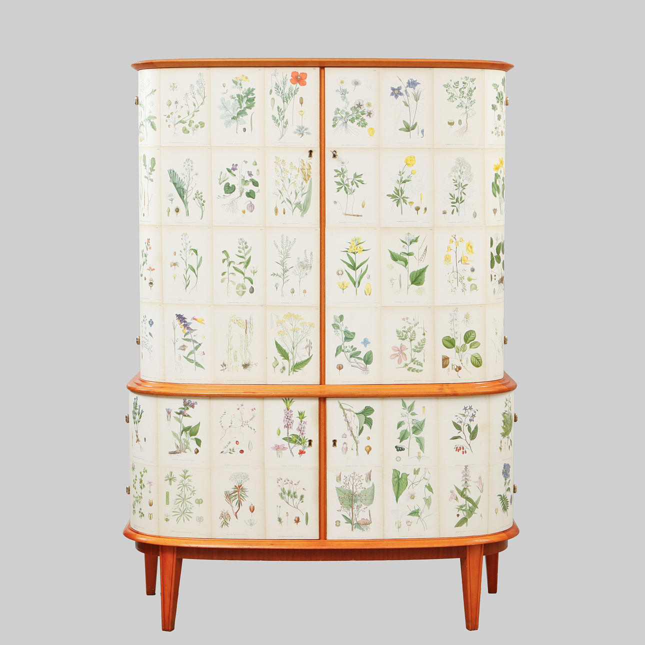 SKÅP, tapetserat i Nordens flora, 1900-talets mitt.