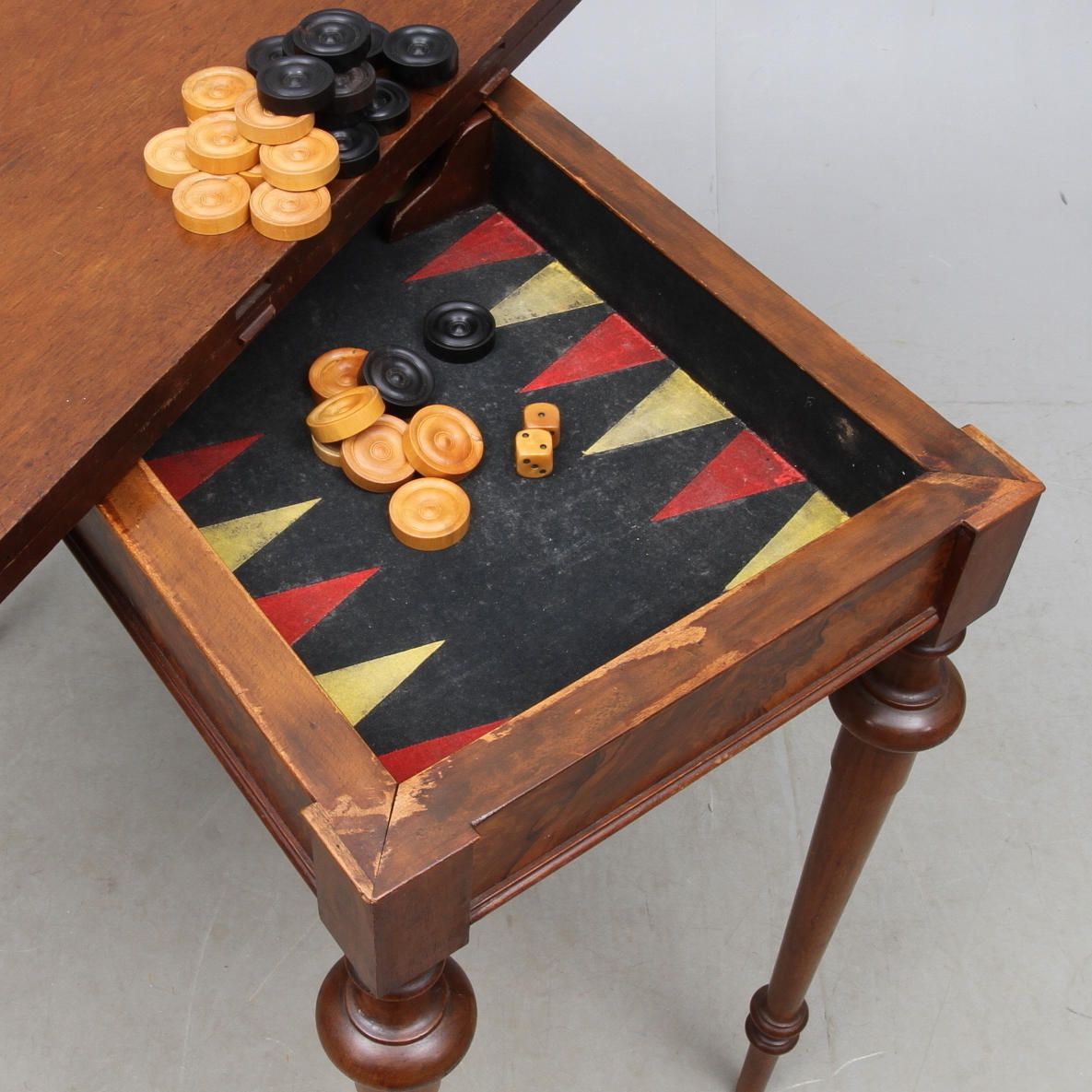 SPELBORD, 1800-tal, med pjäser.