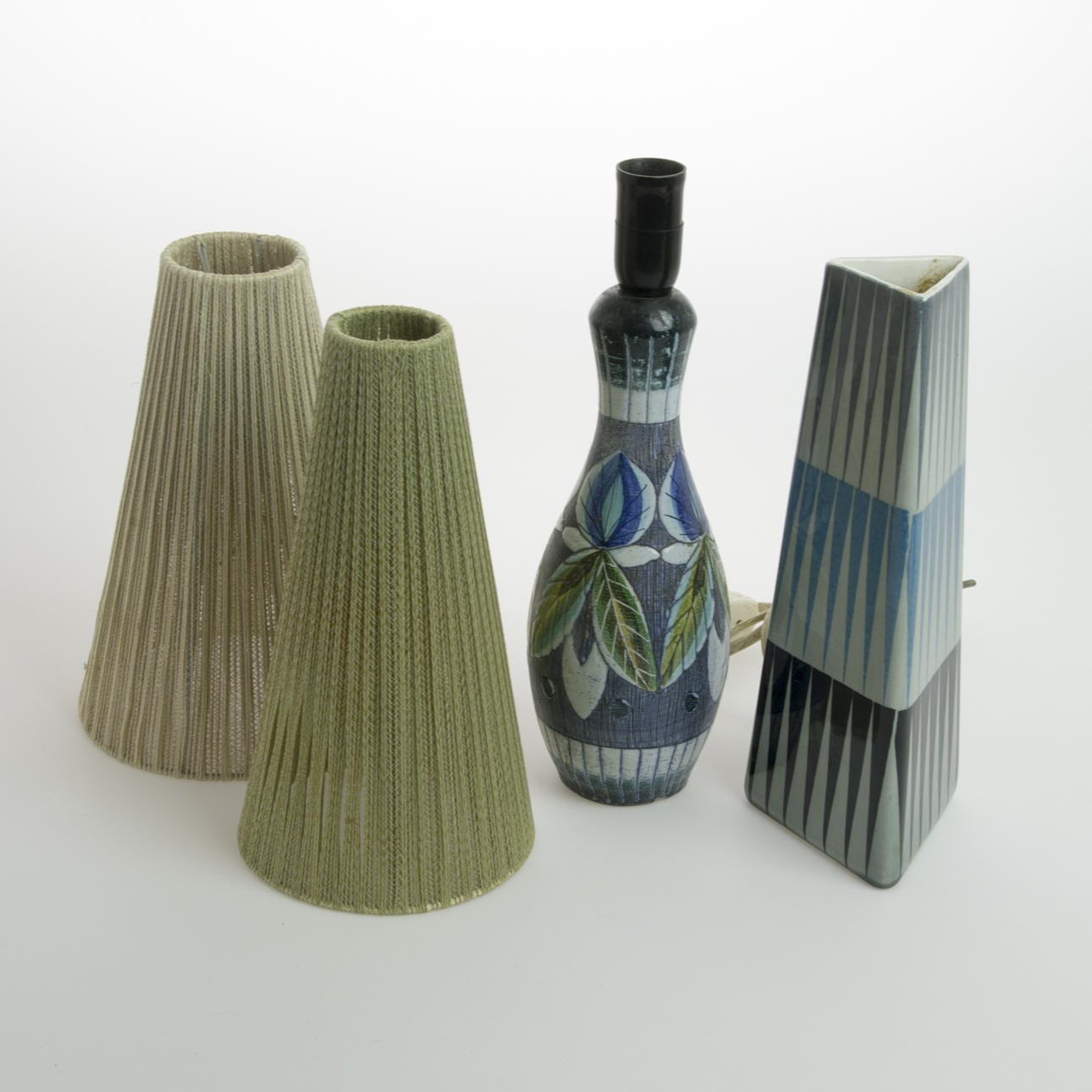 VAS SAMT BORDSLAMPA, porslin, Rörstrand samt Tilgmans.