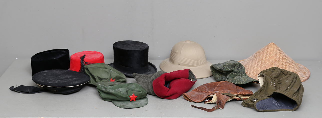 HATTAR OCH MÖSSOR, 12 st, 1900-tal.