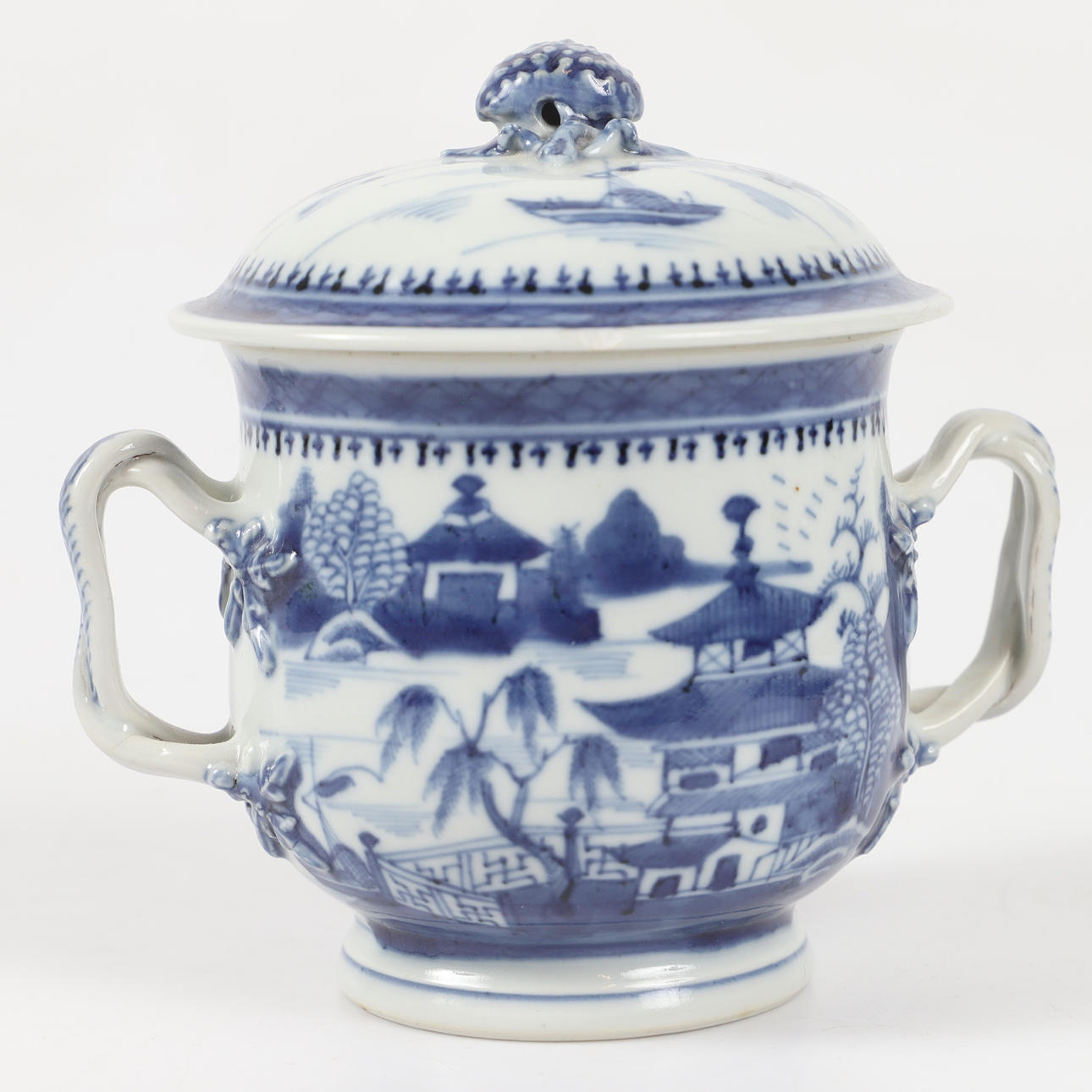 MUGG MED LOCK, porslin, Kina, 1900-tal.