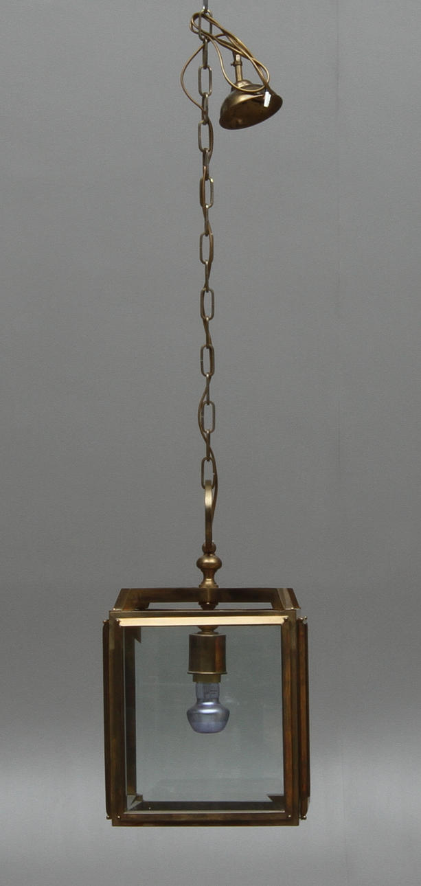 TAKLAMPA, i form av lykta, 1900-talets andra hälft.