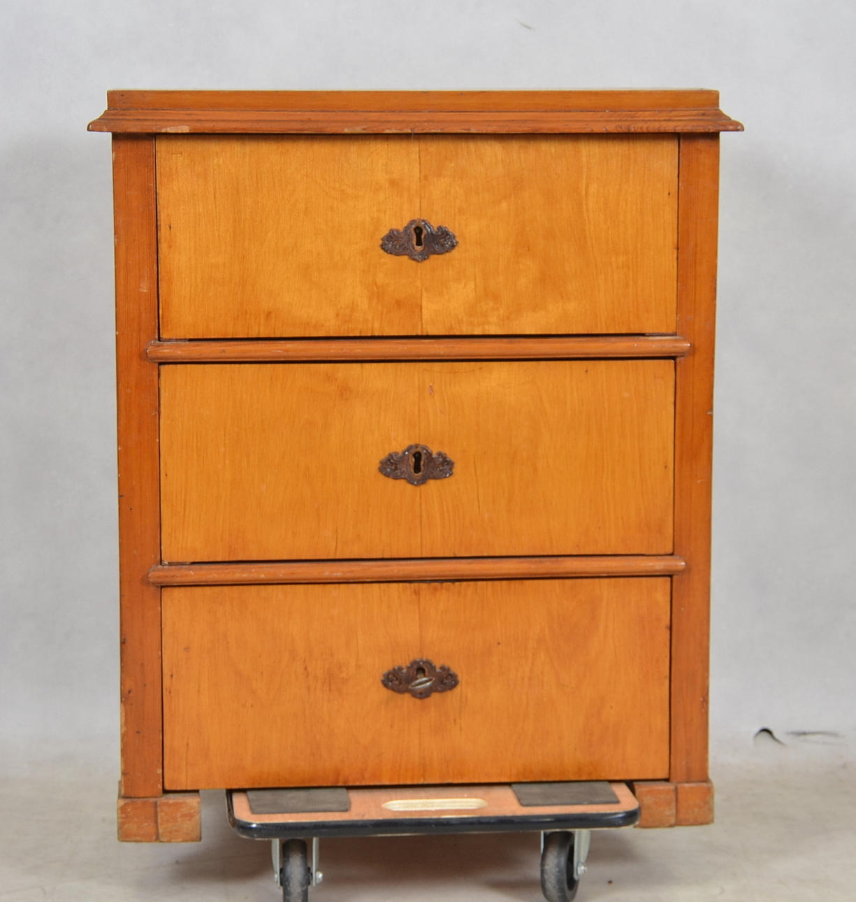 BYRÅ, 3-lådig, ca 1860.