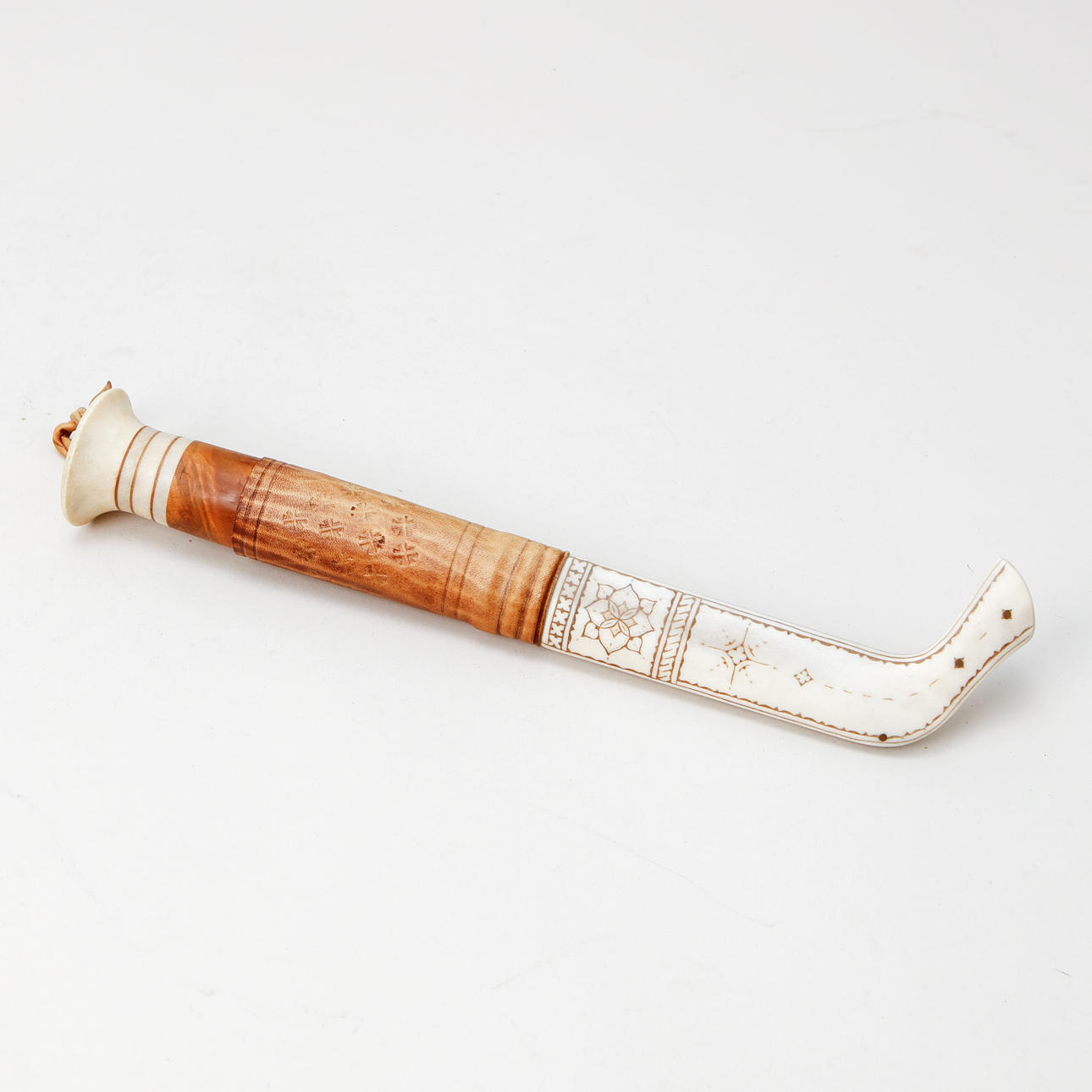 SAME-KNIFE, reindeer horn and leather.