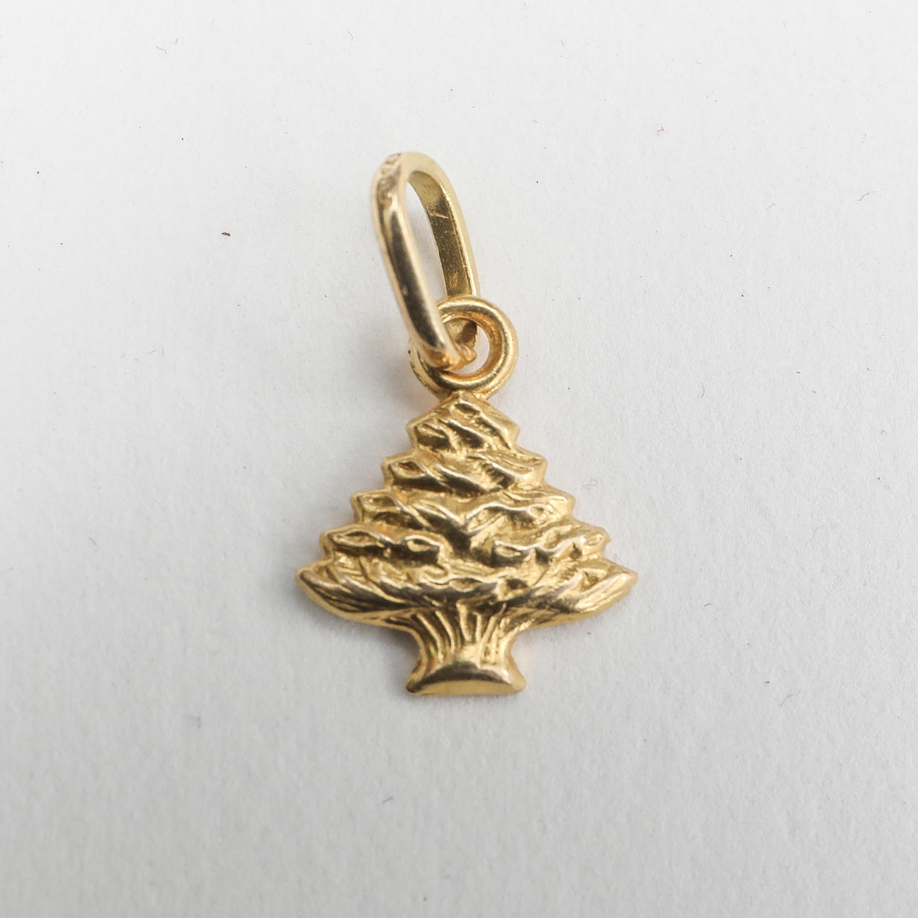 HÄNGE, gran,18 karat guld , vikt 1 gram.