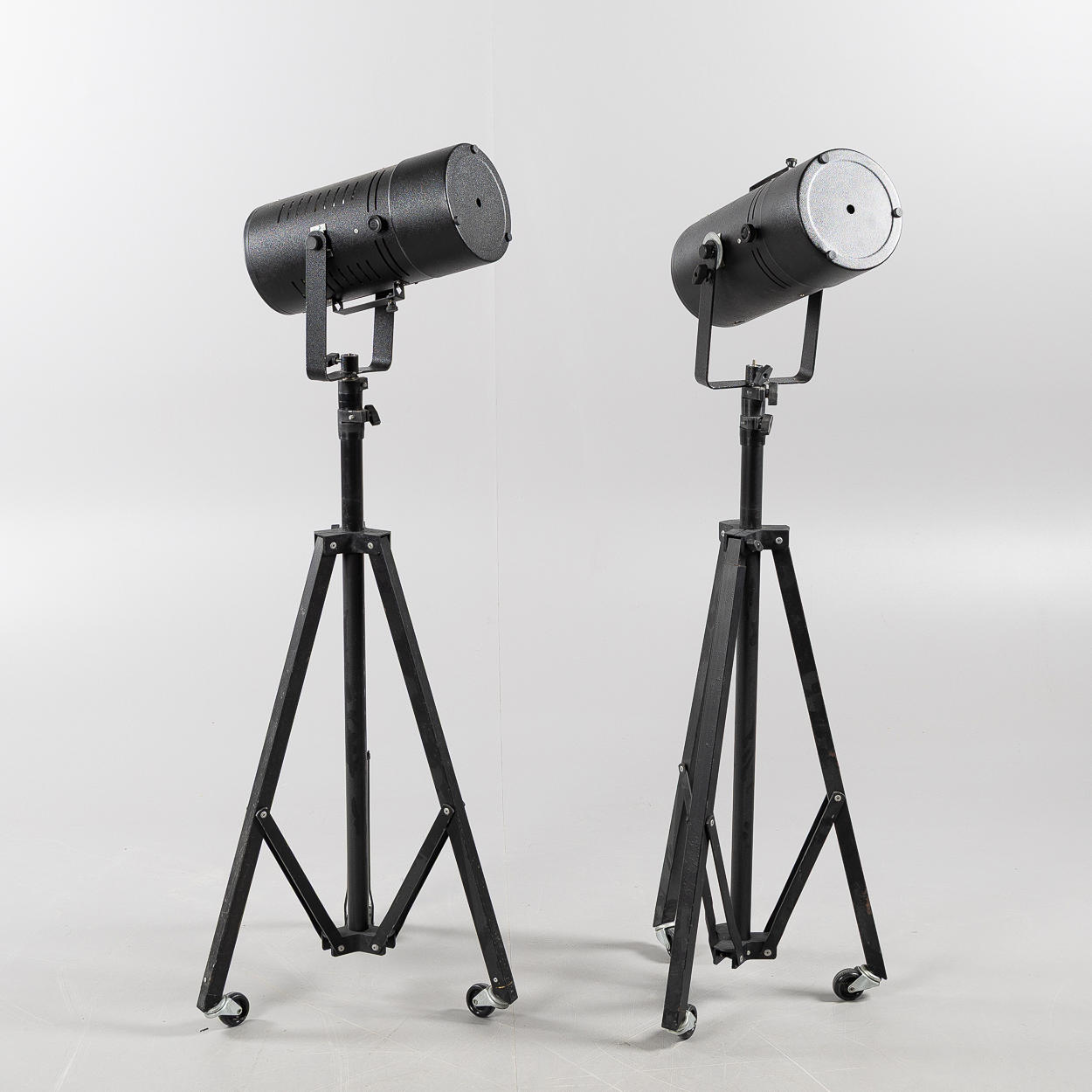 Bowen's MONOLITE, 400E, 2 pieces, on stand.