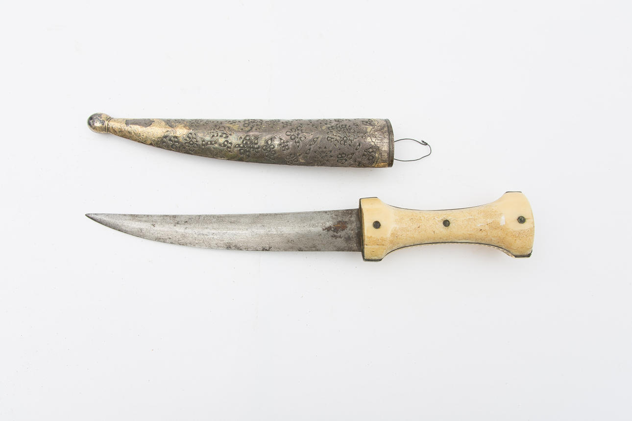 DOLK MED SILVERSKIDA OCH BENGREPP, SILVERFODER.