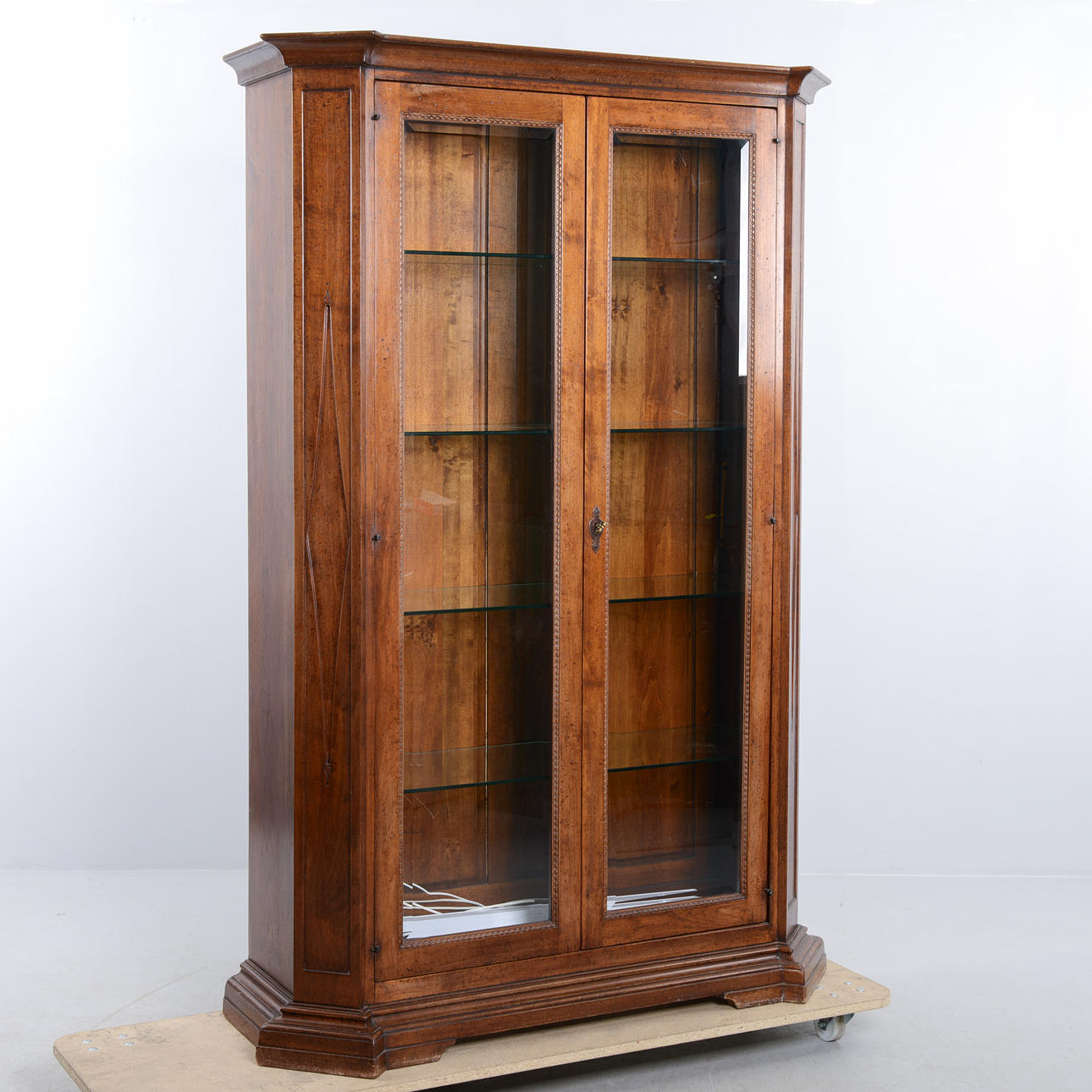 BOKSKÅP, 1900-talets första del.