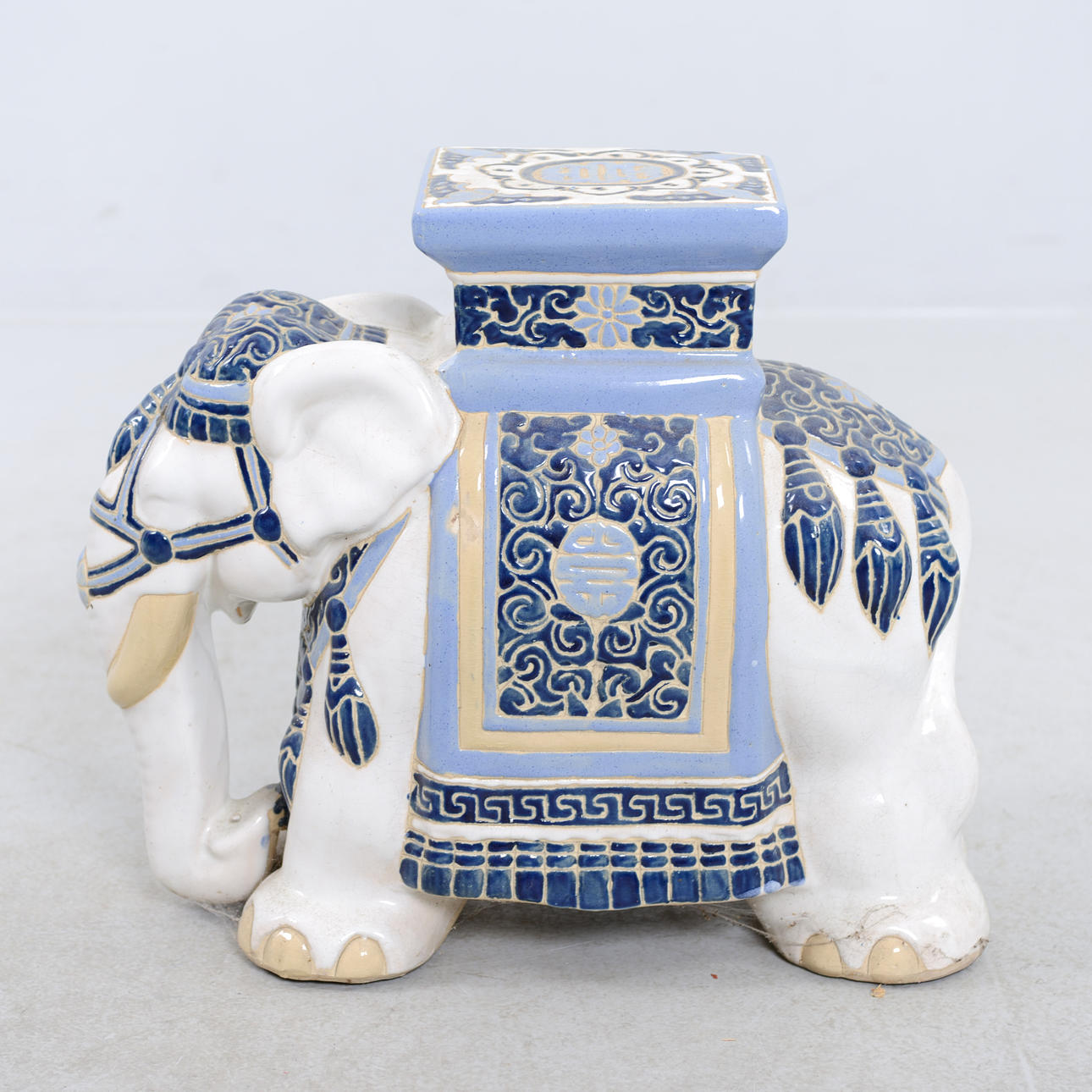 PIEDESTAL, elefant, 1900-talets andra del.