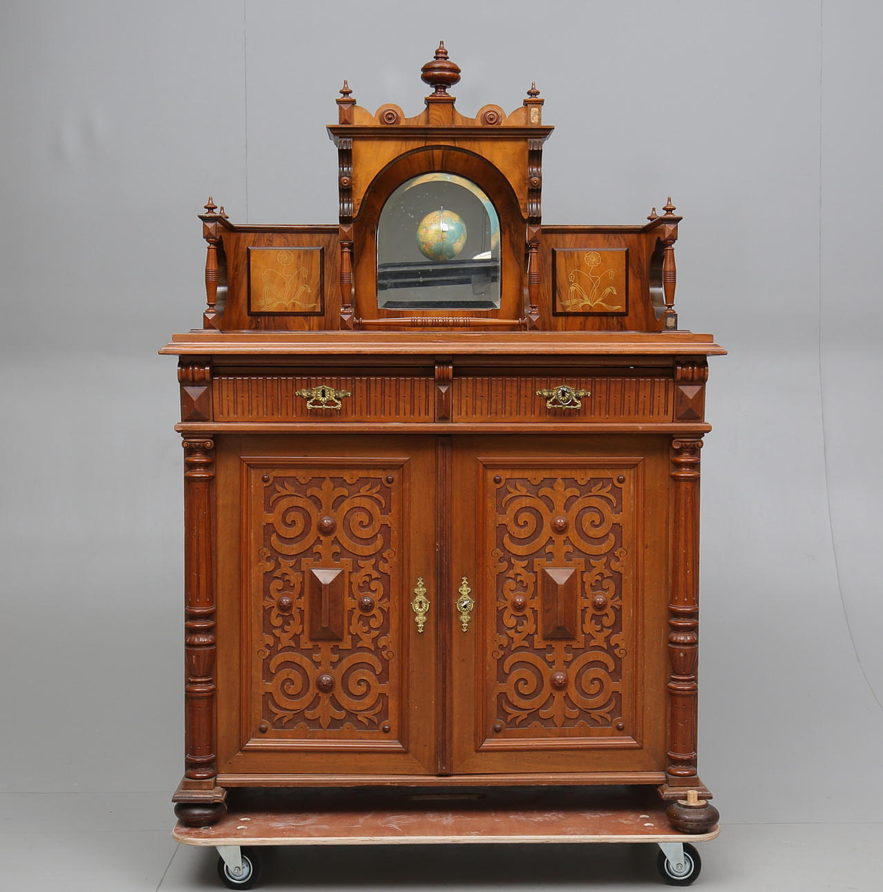 SPEGELSKÄNK, 1800-talets andra hälft.