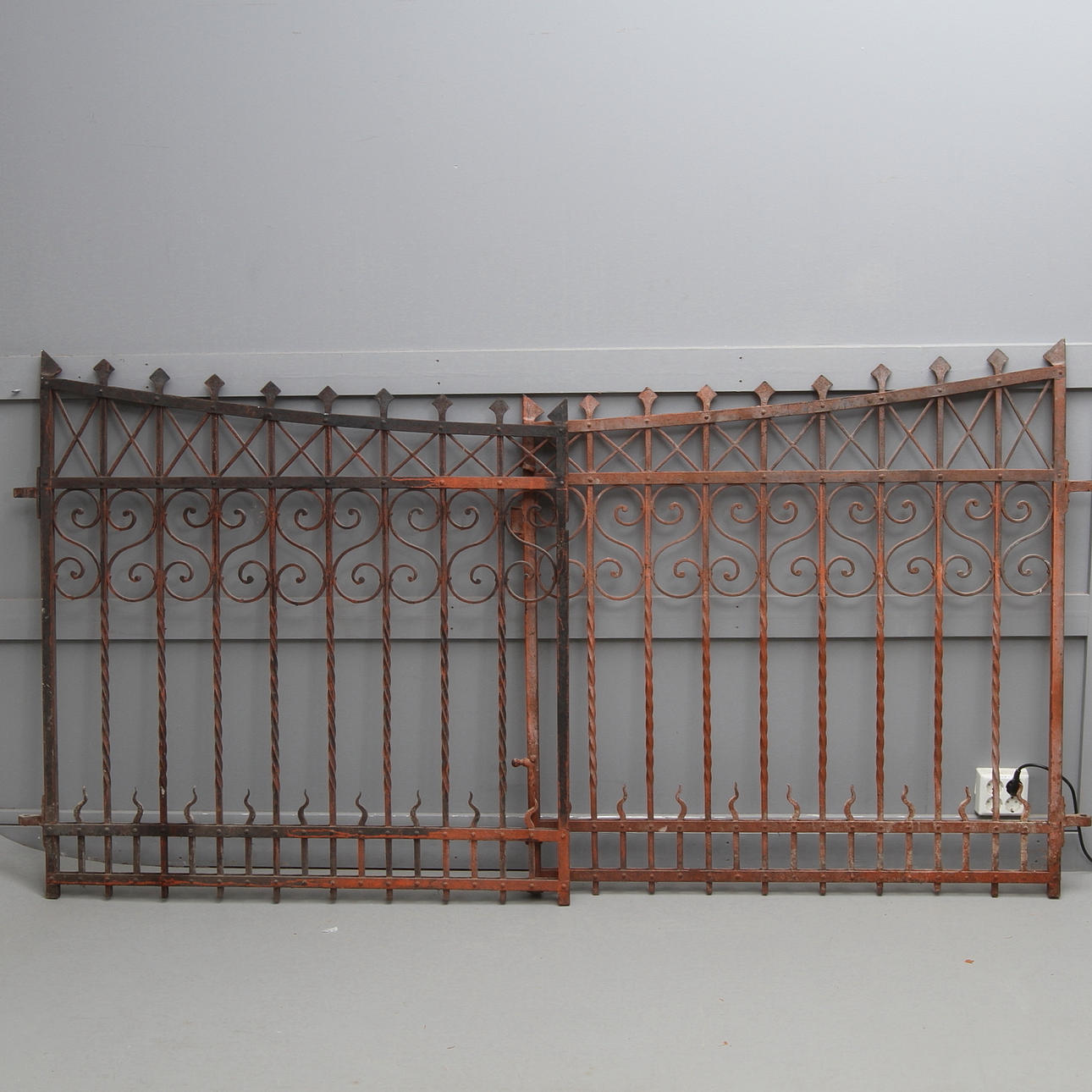 GRINDAR, 1 par, smide, tidigt 1900-tal.