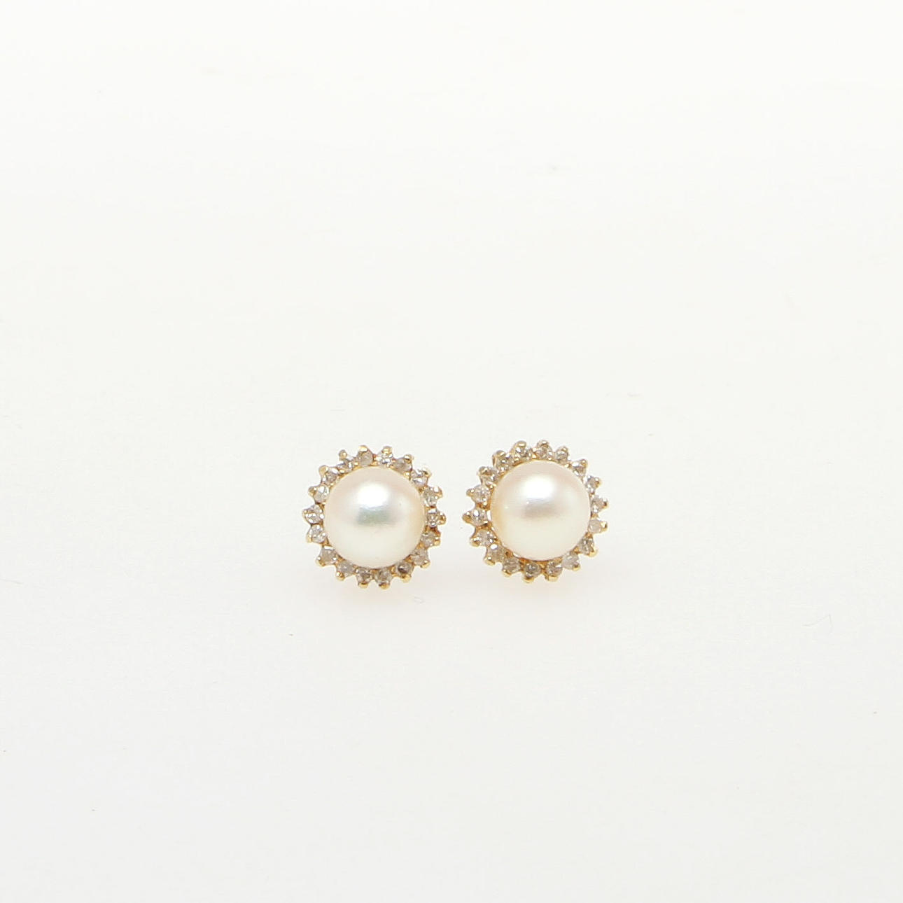 ÖRHÄNGEN, ett par, 14K rödguld med pärlor samt diamanter, totalt ca 0,018 ct. Vikt 2,3 g.